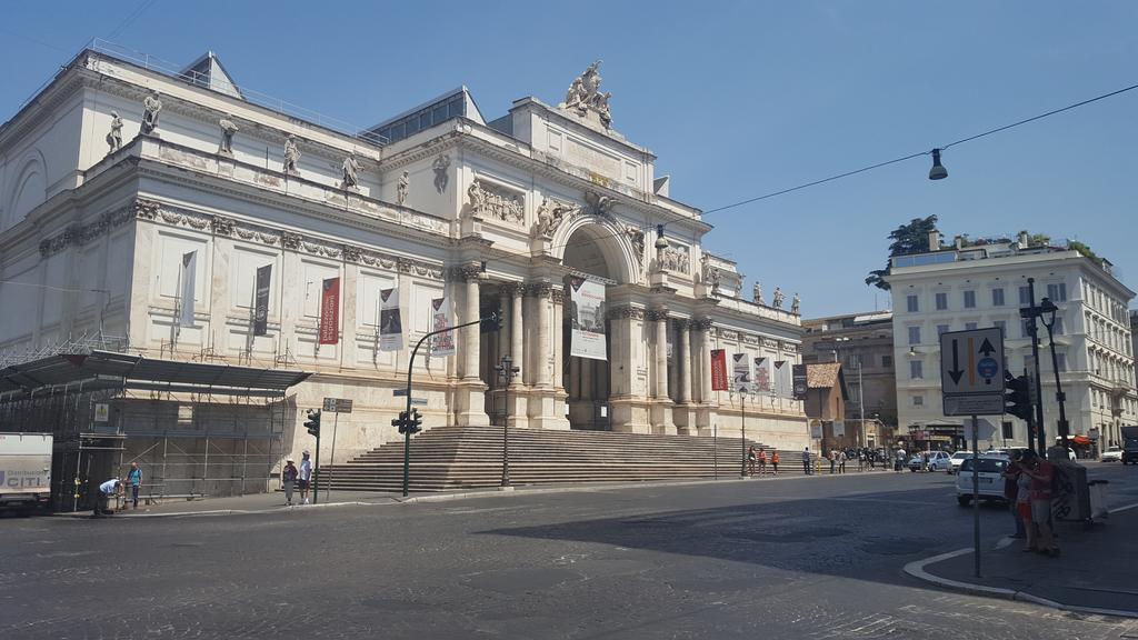 Una Finestra Su Monti Rome Luaran gambar