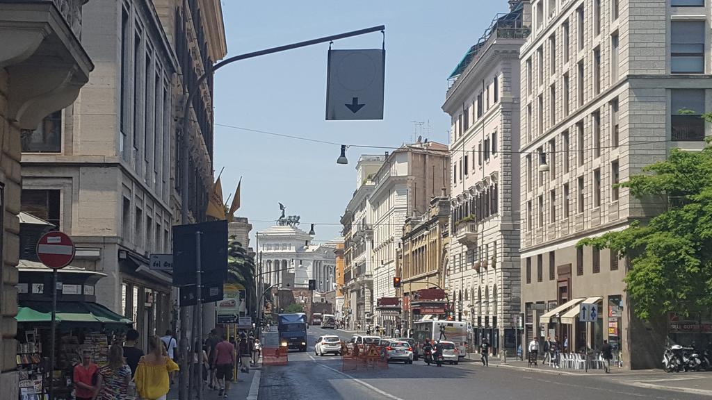 Una Finestra Su Monti Rome Luaran gambar