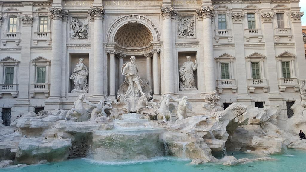 Una Finestra Su Monti Rome Luaran gambar
