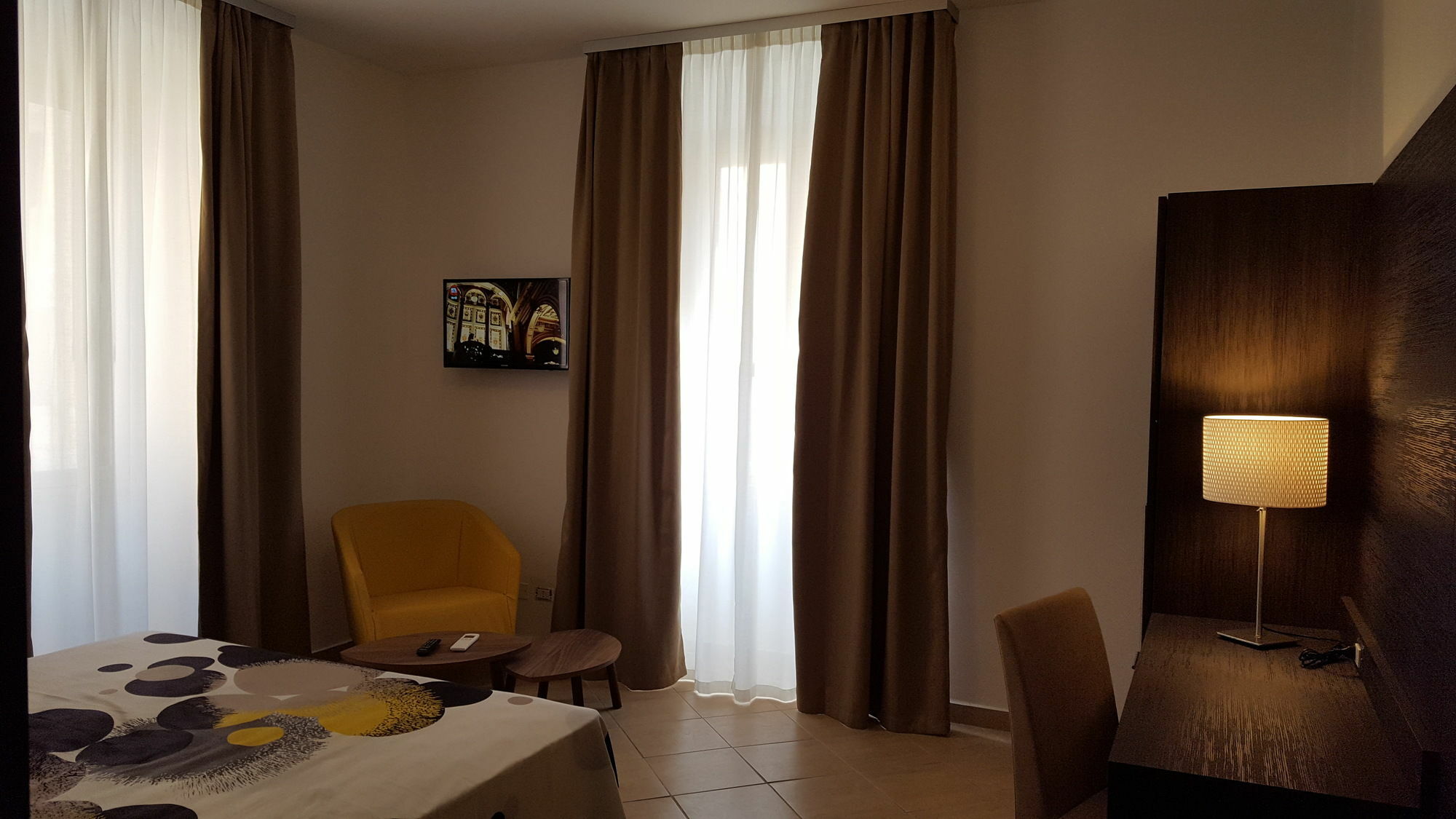 Una Finestra Su Monti Rome Luaran gambar